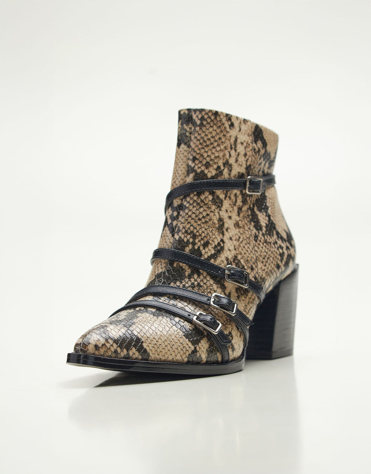Bota Lark